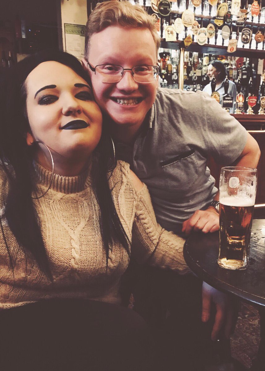 TheRealFatJenny's tweet photo. My two fav #unison boys @eddierow & David 💚✊🏻
Xx
#cuties #comrades #comradesinarms #squadgoals #guyfriendgoals #pubtimes #leftforlife https://t.co/5MRq5rvOdo