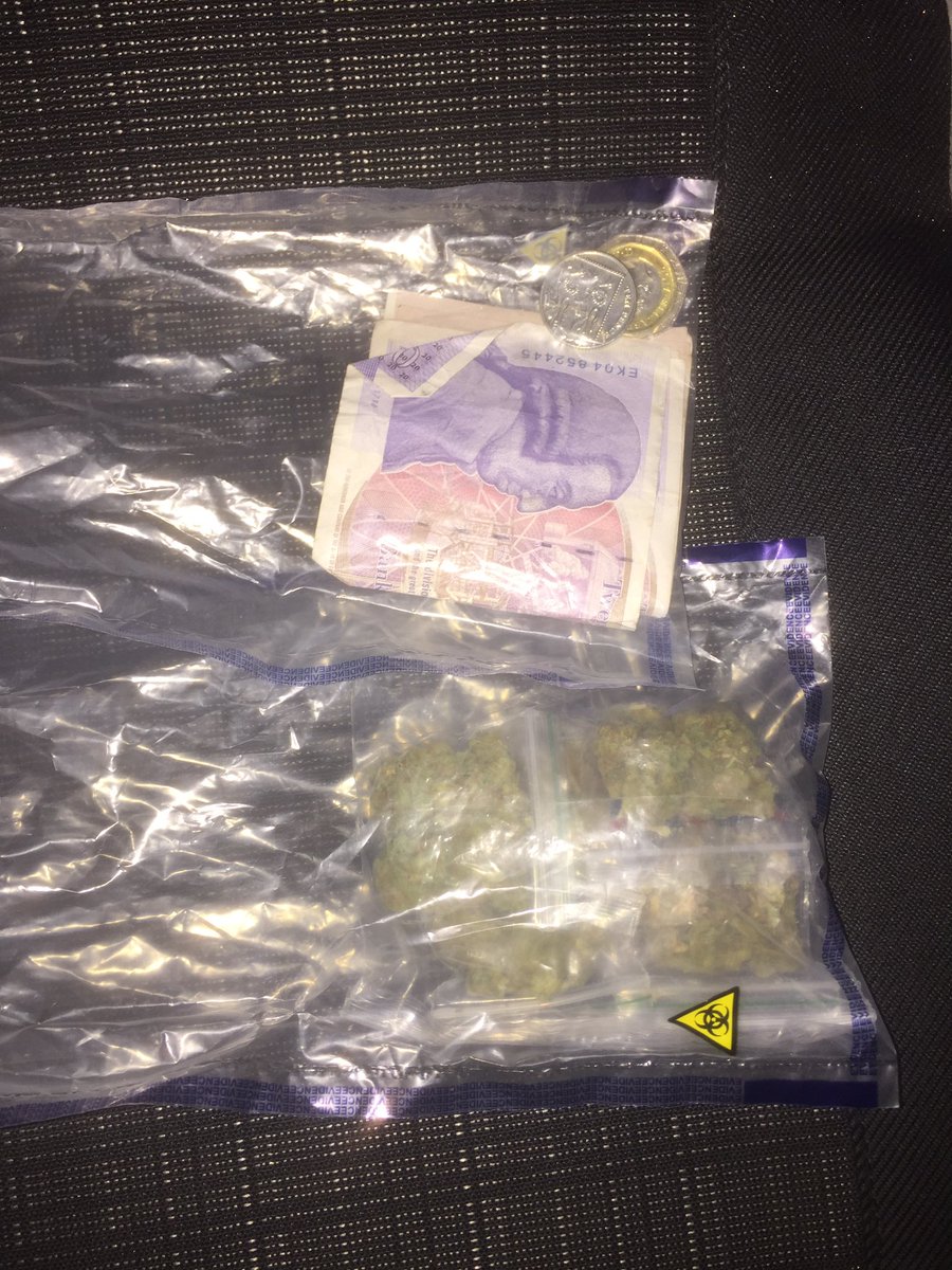 MPSHounslow's tweet photo. Good work from #ResponseTeamC where males were detained in #Feltham in possession of a knife and drugs #Spacefor1 #Lockedup #StopSearchWorks https://t.co/qqv1wHUfBX