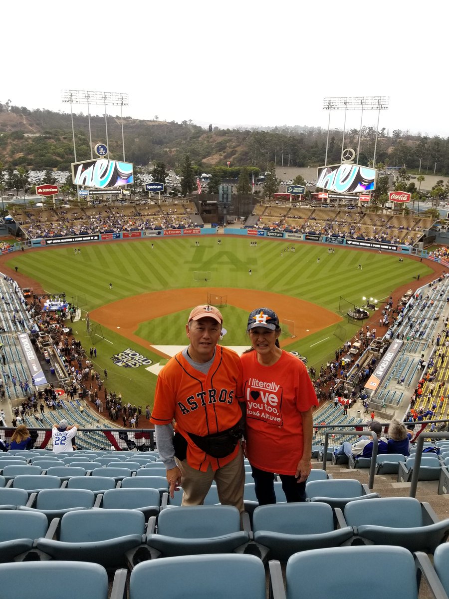 astros_signlady's tweet photo. #thisistheyear #ugottabelieve #earnit17 #EarnHistory17 #we'rehere! https://t.co/TARrV0djZz