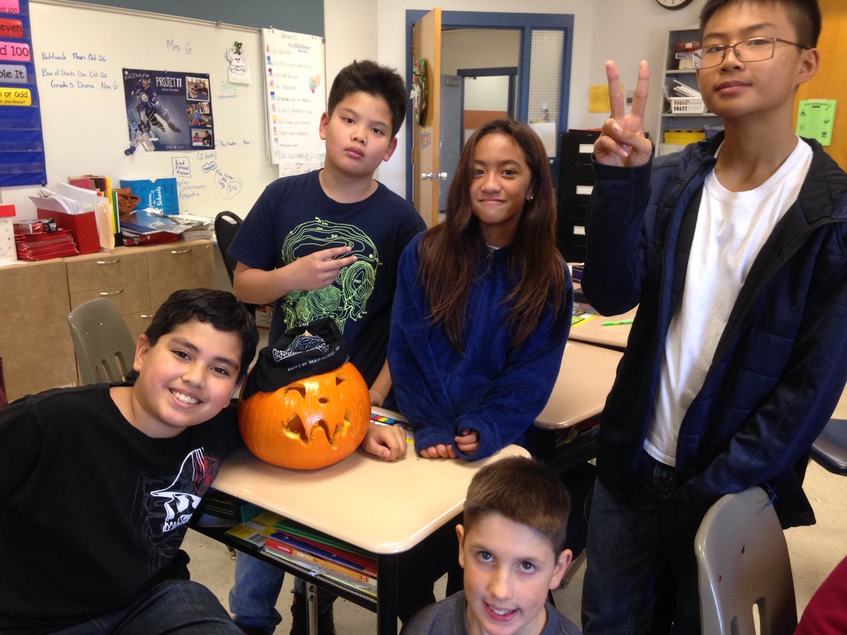 wendylgroot2's tweet photo. Pumpkin carving complete. @tyndallparkWSD https://t.co/Fhba5ppZll