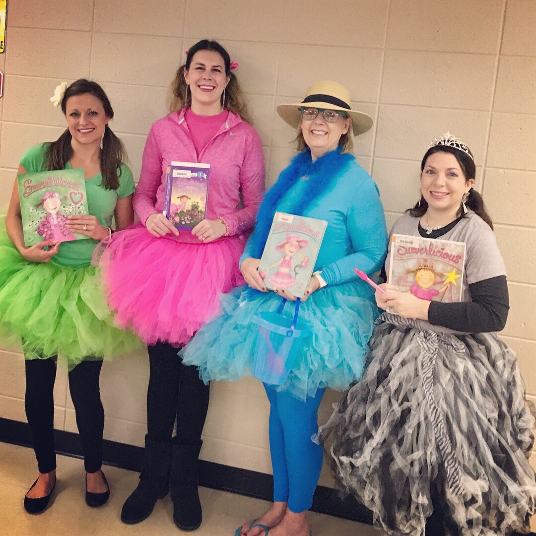 918Librarian's tweet photo. #emeraldalicious #pinkalicious #aqualicious #silverlicious #bookcharactercostumes #HappyHolloween https://t.co/ES9c71mxO1