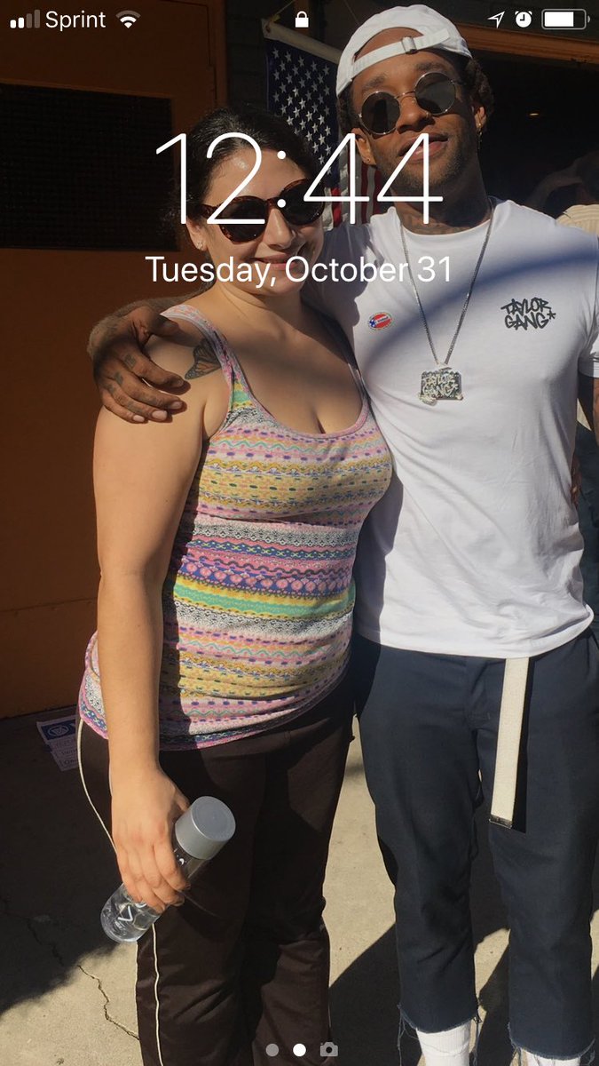LorettaFilms's tweet photo. #InYourPhoneChallenge 💙🎼🎶🤑😍😘❤️🎃 https://t.co/Jw46x5rquh