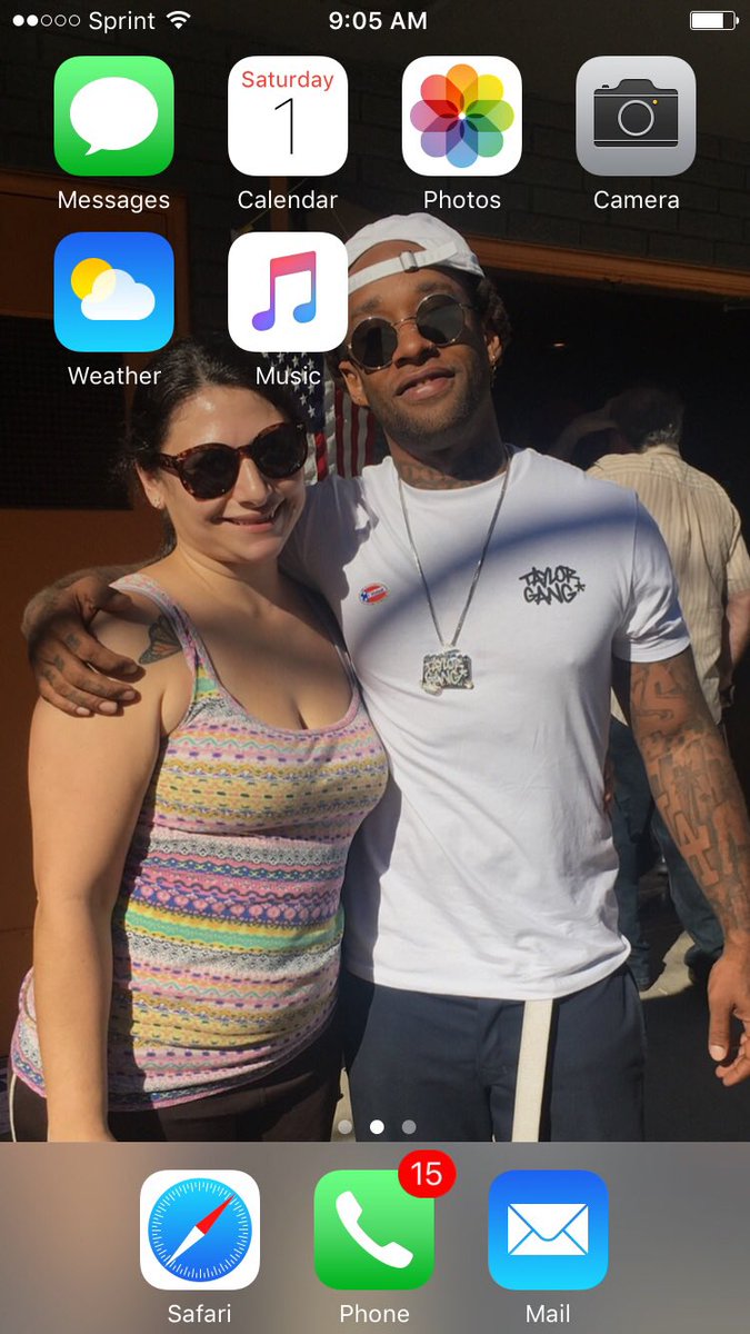 LorettaFilms's tweet photo. #InYourPhoneChallenge 💙🎼🎶🤑😍😘❤️🎃 https://t.co/Jw46x5rquh