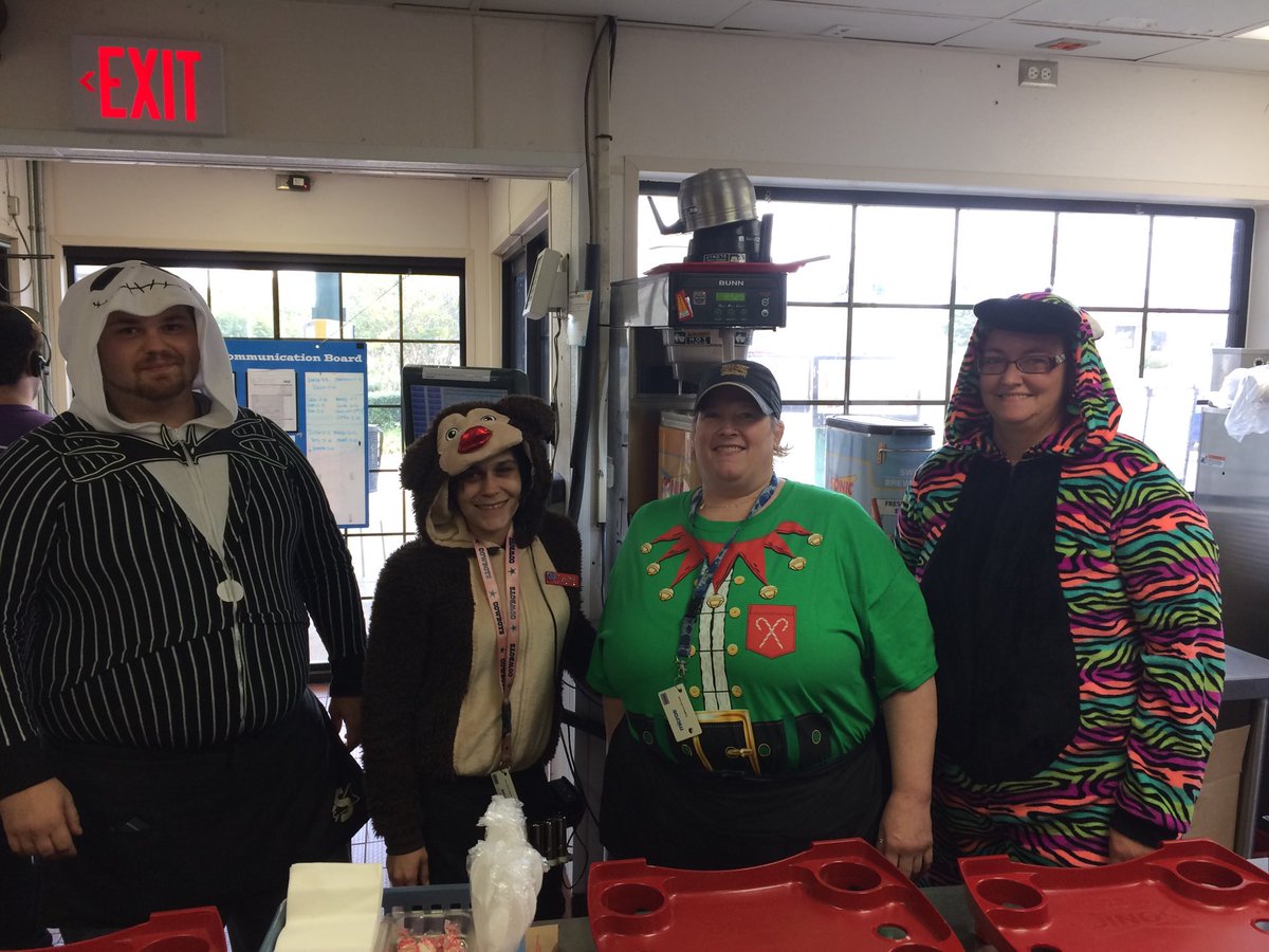 SRImitchell's tweet image. #sritulsa
Karla and her Nerdherd sporting plenty of onesies for corn dog day!!