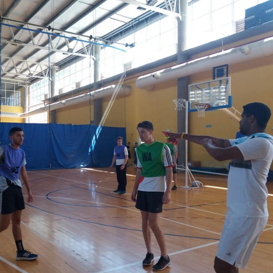 NetballARG's tweet image. En el día de hoy, las entrenadoras de nivel internacional Navin y Fuller, realizaron una capacitación en el I. S. "Dr. Romero Brest".