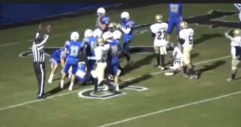 ElizabethK1146's tweet photo. One of my favorite stories of the year, courtesy of @marcdavissports : player with cerebral palsy scores touchdown https://t.co/8j8jKa7RZq https://t.co/NCI2BJn76N
