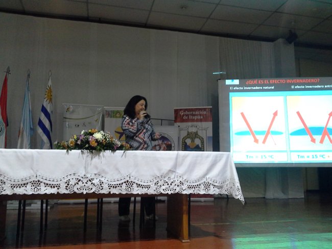 BirdLifeAmerica's tweet photo. Más pasto menos emisiones de GEI! #greenbeef Éxito de la @AlianzaPastizal compartido en el XI Encuentro de Ganaderos https://t.co/sWSiBnKxDM https://t.co/njWodyt1vY
