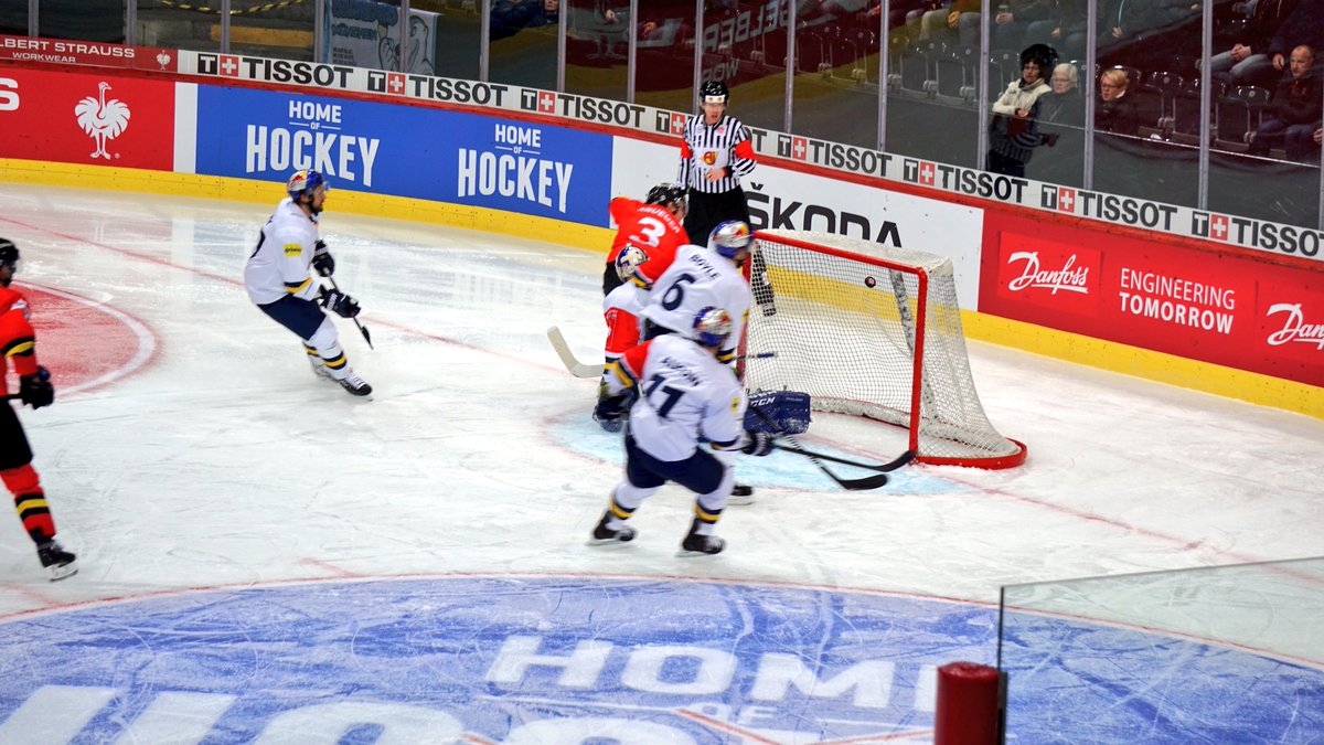 scbern_news's tweet photo. 27‘ Tooooor #SCBern @3krueger mit dem Tor zum Ausgleich #bärnrockt @championshockey *2:2 https://t.co/ZbMJZZnCHm