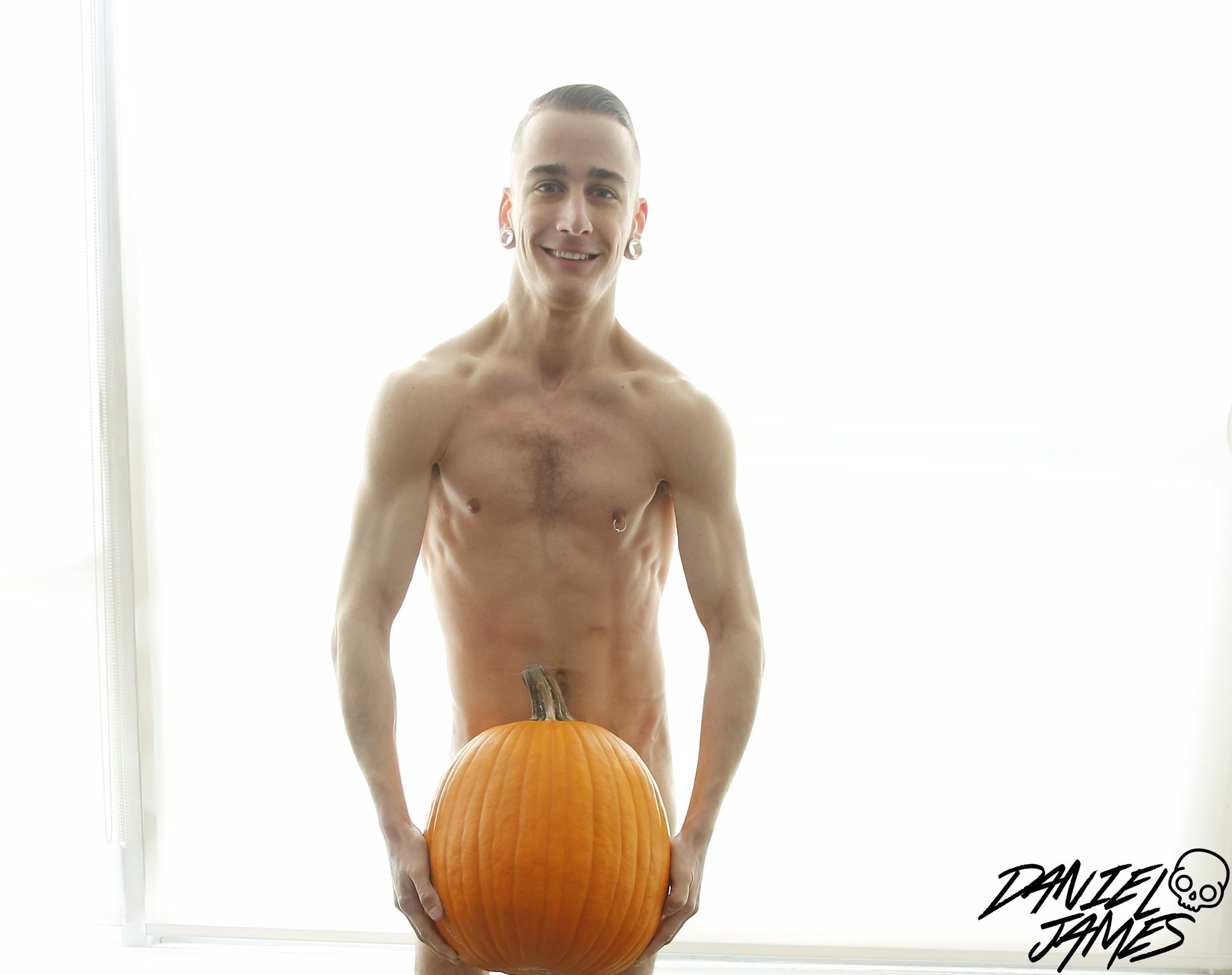 Happy #Halloween fuckers!
Watch me #JerkOff & stick my #dick in a pumpkin on my new @ManyVids site! 