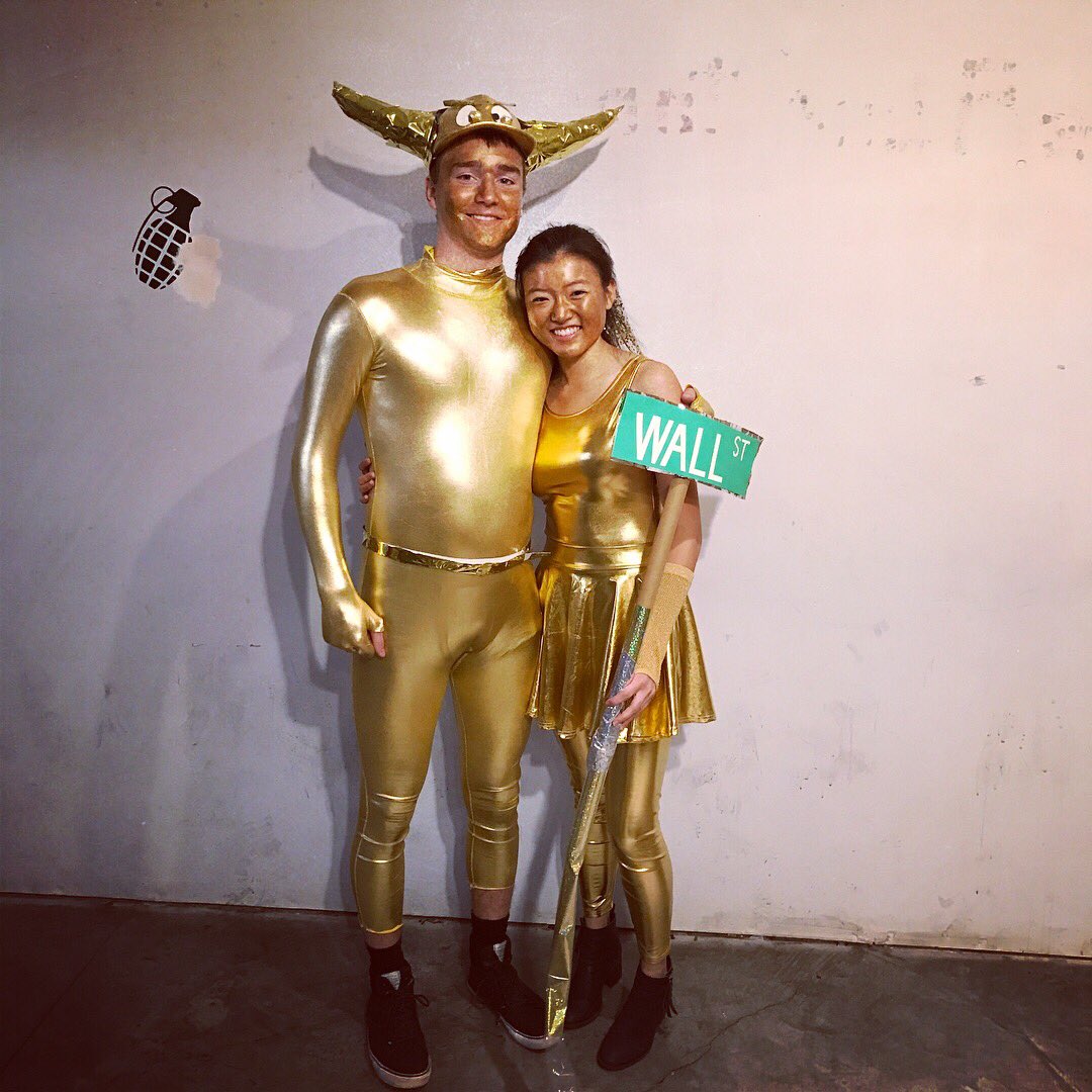 AlanHaagen's tweet photo. Why is she trying to get in the way of this bull market? Happy Halloween! #chargingbull #defiantgirl https://t.co/givFRlqLxJ