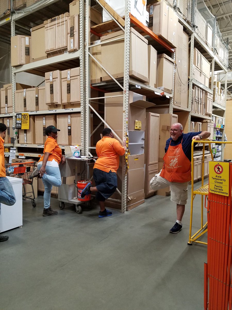 117Met's tweet photo. Store associate Allan joining stretch/flex. An invitation to store associates to join our stretching in October #store 159. @ginger_coleman https://t.co/wJEjl1I8SX