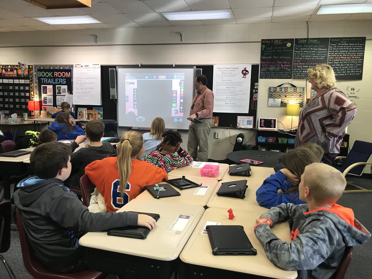 NordingLMS's tweet photo. Ss learn about @bloxelsbuilder to transform their personal narratives into a video game #SDMInspire Thank you @debjonesdean @sharvmanty https://t.co/HJsLO8QAAU