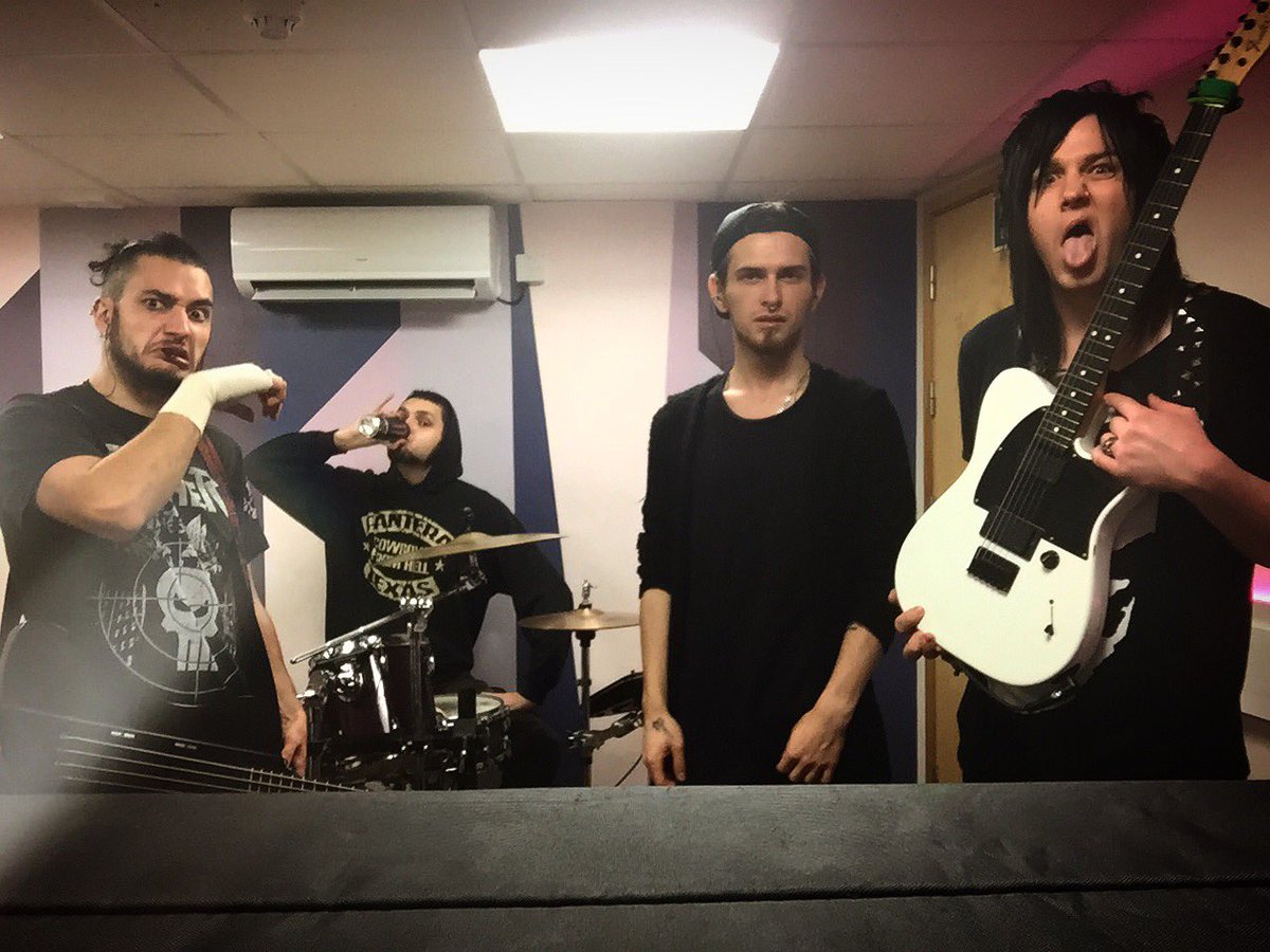 Last night's Practice, one before the show on Thursday @ scream lounge! 
Come down and get weird with us 👻. Link in Bio. 
#decadent #ukband