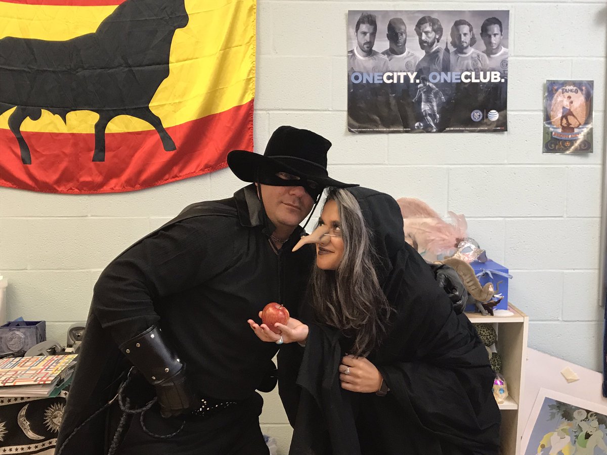 MsStrano's tweet photo. Halloween fun at HBMS! 🎃👻 #weareHB #engageHB https://t.co/sHV2NKh3rX