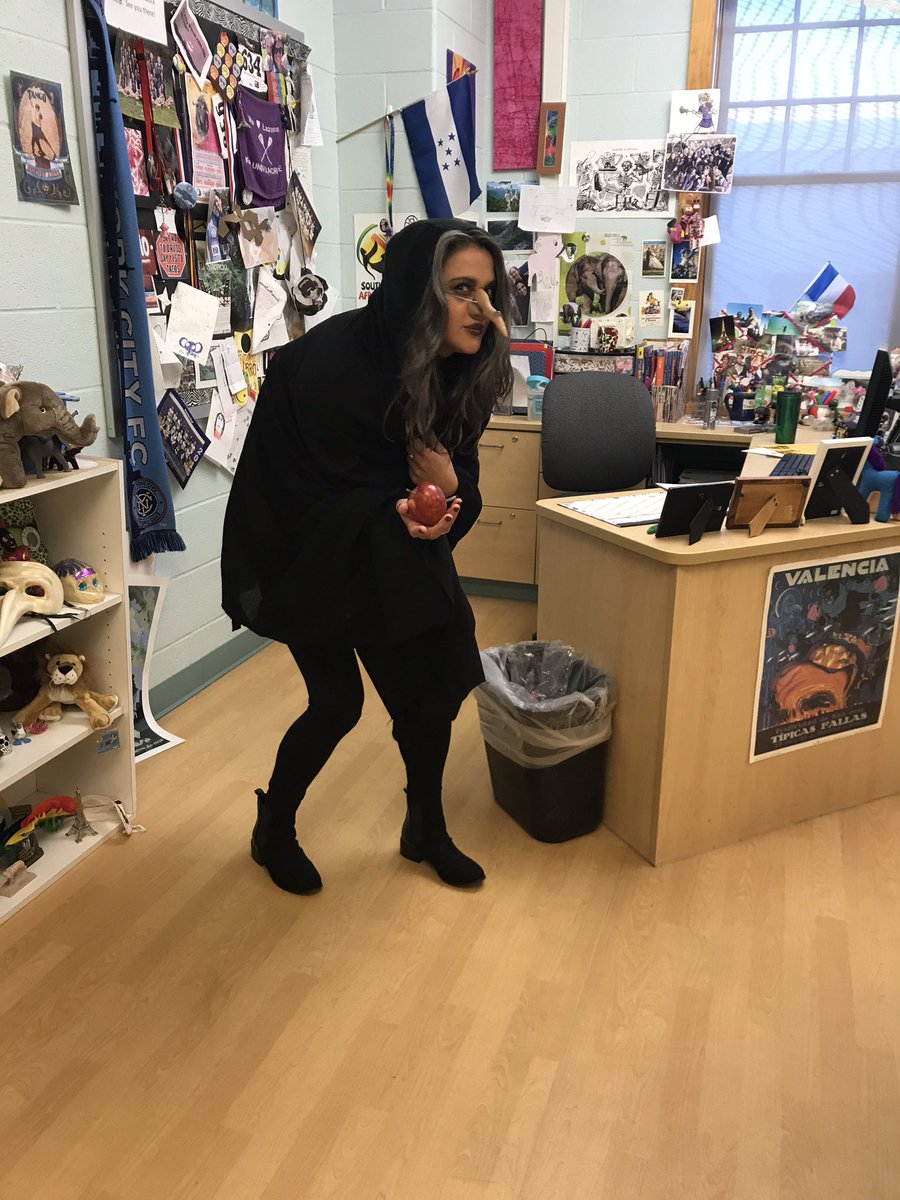 MsStrano's tweet photo. Halloween fun at HBMS! 🎃👻 #weareHB #engageHB https://t.co/sHV2NKh3rX
