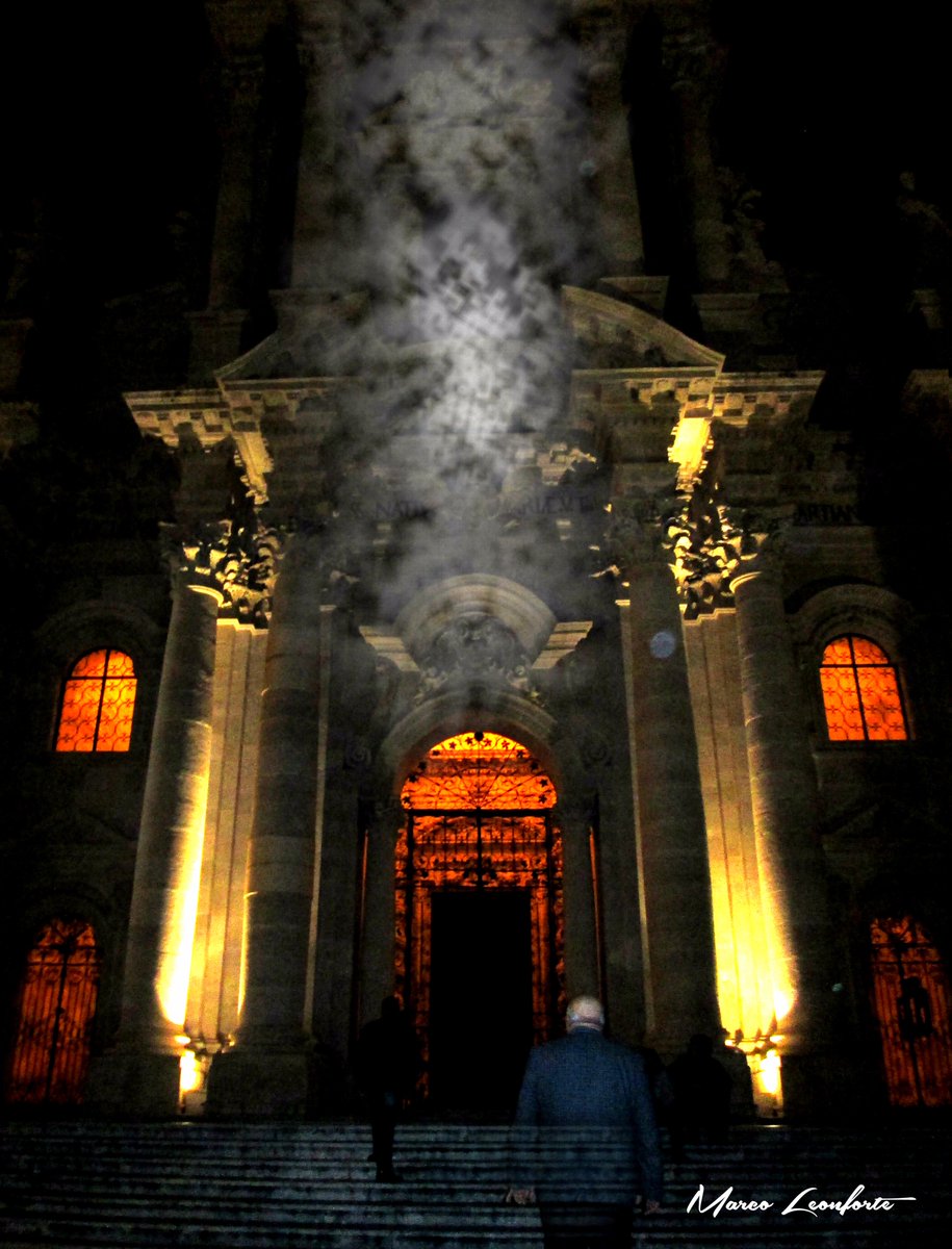 E se ogni cosa fosse un’illusione e nulla esistesse? Allora spero che Babbo Natale mi porti una fotocamera nuova che fa foto meno SPIRITOSE