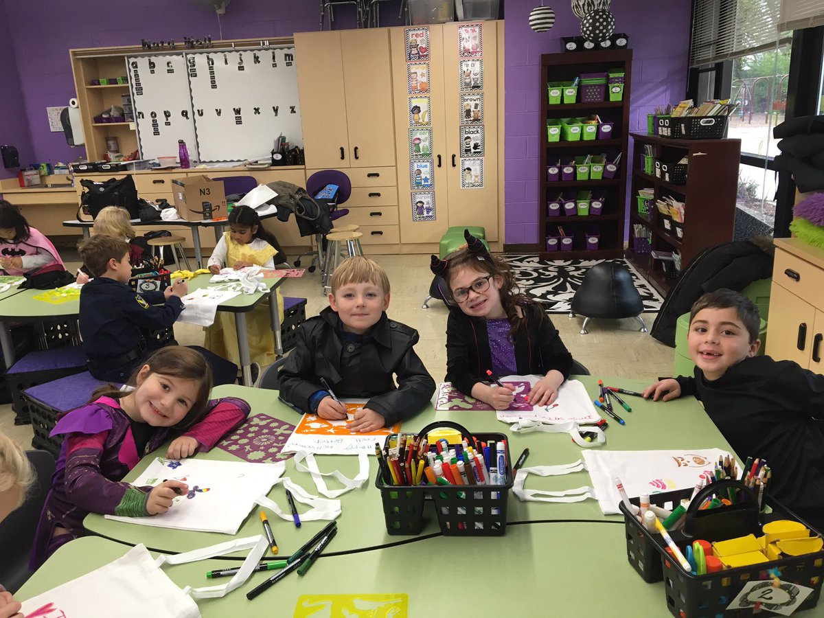EdcampNS17's tweet photo. I love a class party that does something for others. Ss made bags to stuff with goodies for children in the hospital! #kip109 #engage109 https://t.co/JJ5SYPBA49