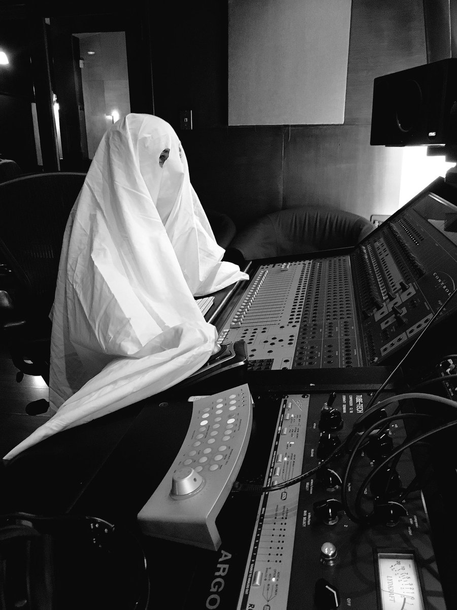 SabrinaAnnLynn's tweet photo. studio ghostie series https://t.co/7HE24plSob