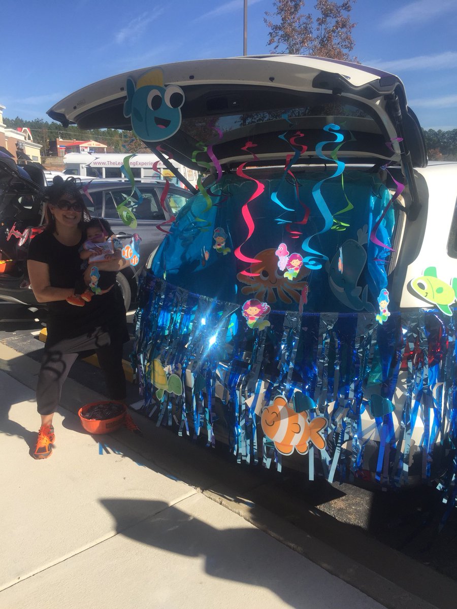 SusanRace1's tweet photo. Trunk or Treat @TheLearningExp #TLEStallings #BestTrunks https://t.co/6Clv6bNy31