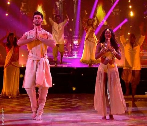 SoutienJordanM's tweet photo. Photo du bollywood de Jordan et Hapsatou💃 (photo : @coverstoryy) https://t.co/APGmgdkjhV