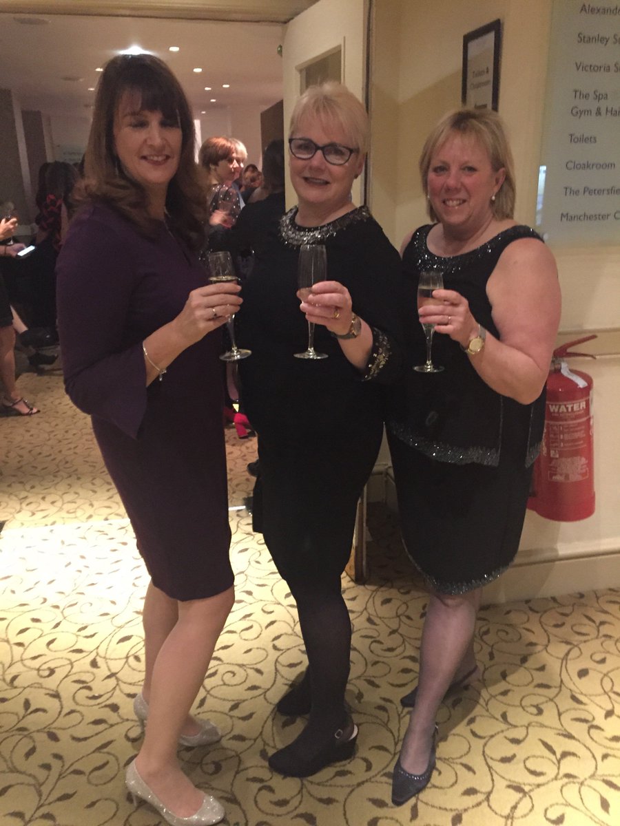 UoN_Midwifery's tweet photo. Handbags and gladrags @rcmconf17 Partytime 🍾🥂🍾 https://t.co/uxY6mgFPo3