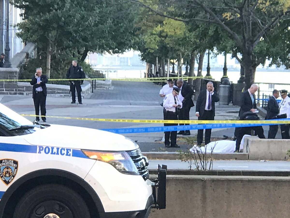 KolHaolam's tweet photo. MANHATTAN: BREAKING: 4 dead, 10 injured in ramming attack using Home Depot truck on West Side Hwy, video shows suspect running with a gun. https://t.co/2w7oWr0imb