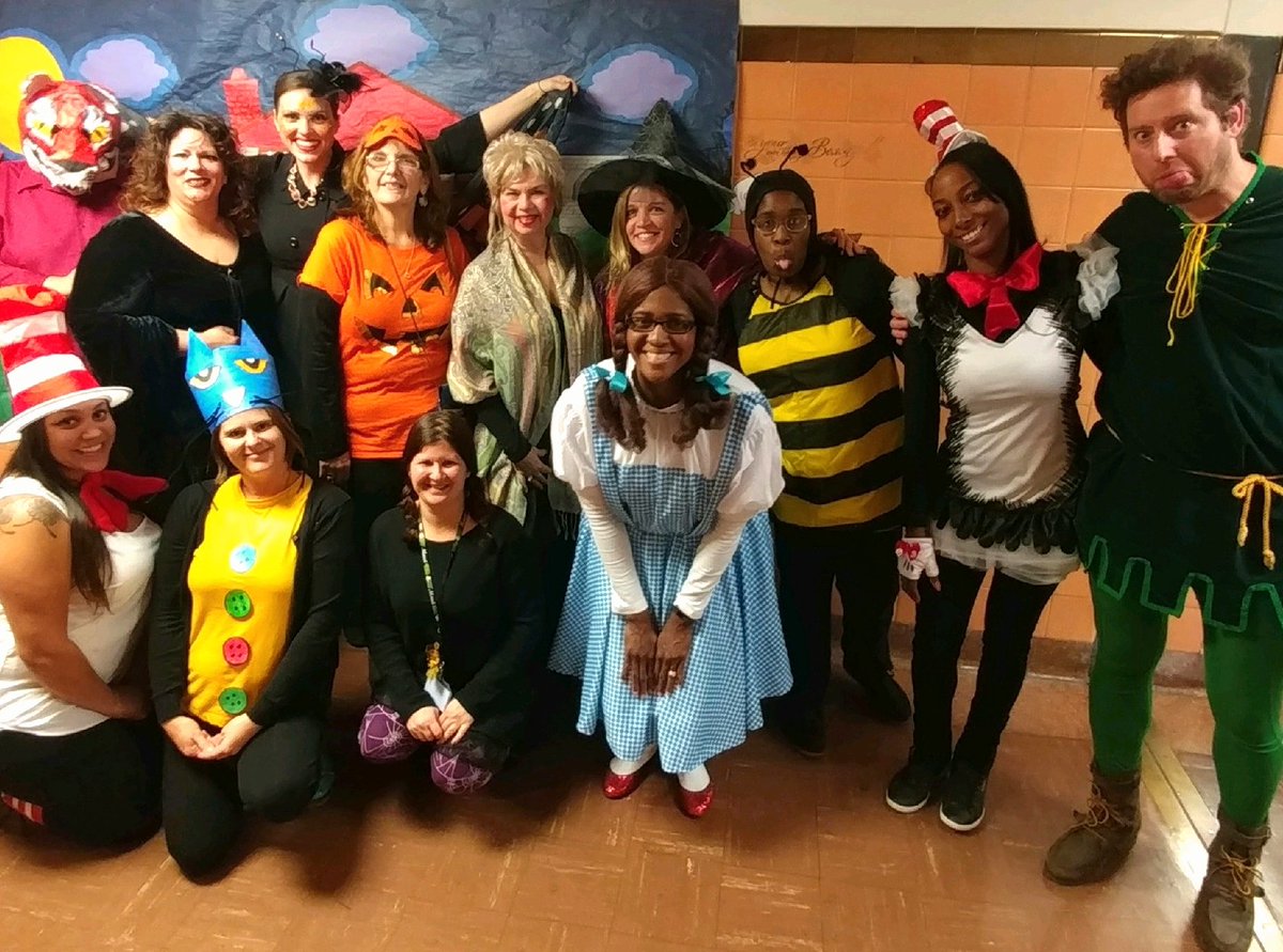 Grants_gotHeART's tweet photo. I absolutely adore my fellow teachers @Grant_K5_School !😍 https://t.co/KamZ2NMu6C