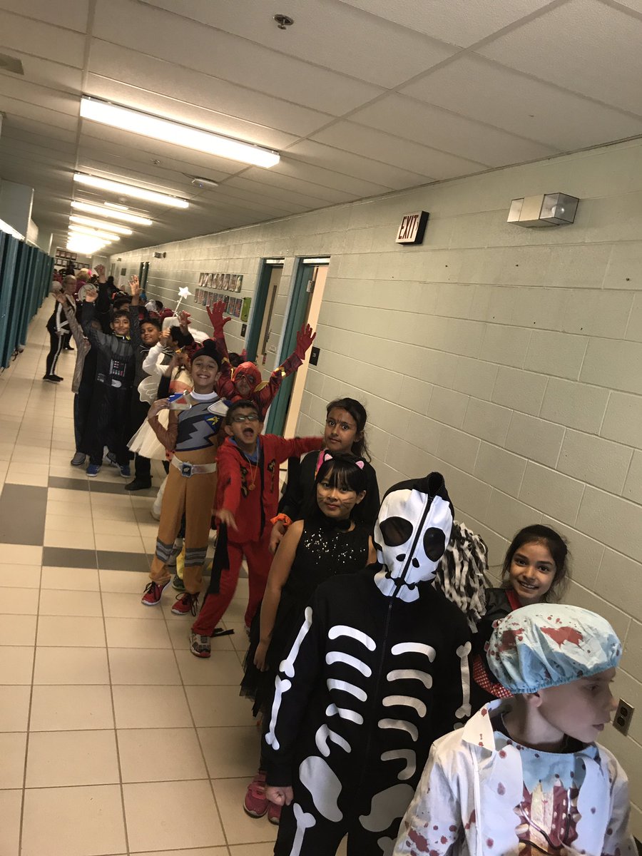 Mrs_Loreti's tweet photo. Happy Halloween 👻🎃! @FernforestPS https://t.co/WDxlId4gTz