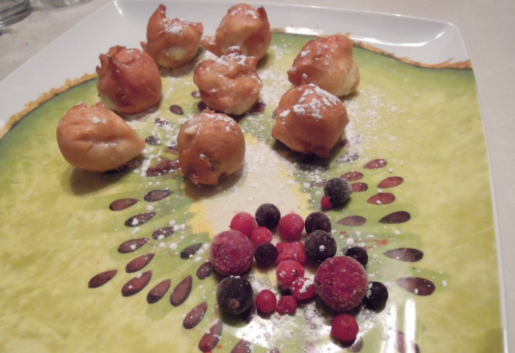 chary_serrano's tweet photo. Típicos buñuelos de viento, con un relleno rico de #chocolate. acompañados de #frutarojas
#DiadeTodoslosSantos 🔰
https://t.co/rW3U4Wy2w8 https://t.co/fBnsFCILOm