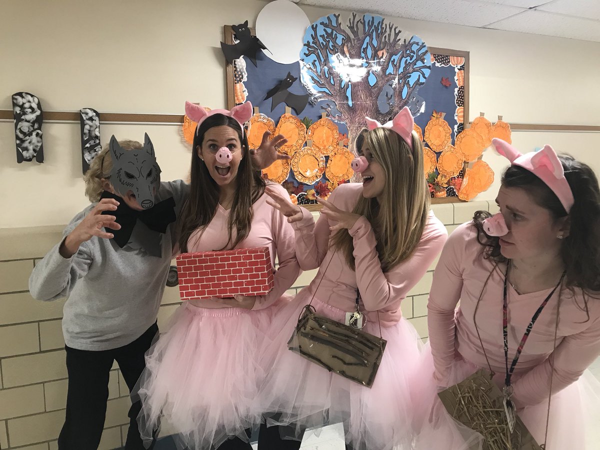Little pig, little pig, let me in!!! Always fun on Halloween #happyhalloween <a href="/CenterGroveES/">Center Grove</a> <a href="/MsDungan/">Michael Dungan</a> <a href="/DepughJess/">Jess DePugh</a>