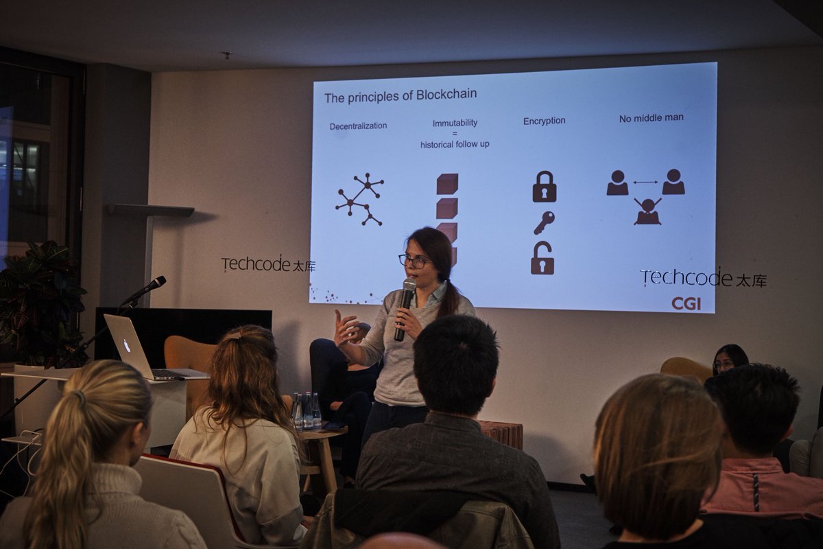 adajonuse's tweet photo. Dimitra @dimitrapeu from @CGI_Global &amp; @meHealthX presenting at "What the heck is blockchain?" Berlin edition #blockchain #introduction https://t.co/lOMJqzev75