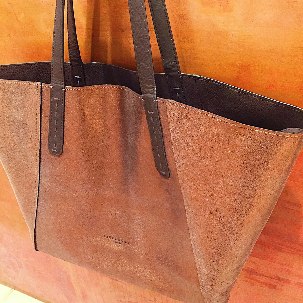 STITCHchicago's tweet photo. Trick or Treat! One bag, two colors 🎃 #purse #ootd #trickortreat #Halloween2017 #stitchchicago https://t.co/KXhNJIRgbX
