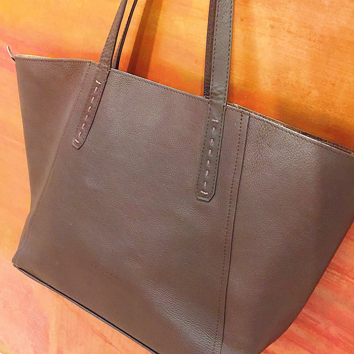 STITCHchicago's tweet photo. Trick or Treat! One bag, two colors 🎃 #purse #ootd #trickortreat #Halloween2017 #stitchchicago https://t.co/KXhNJIRgbX