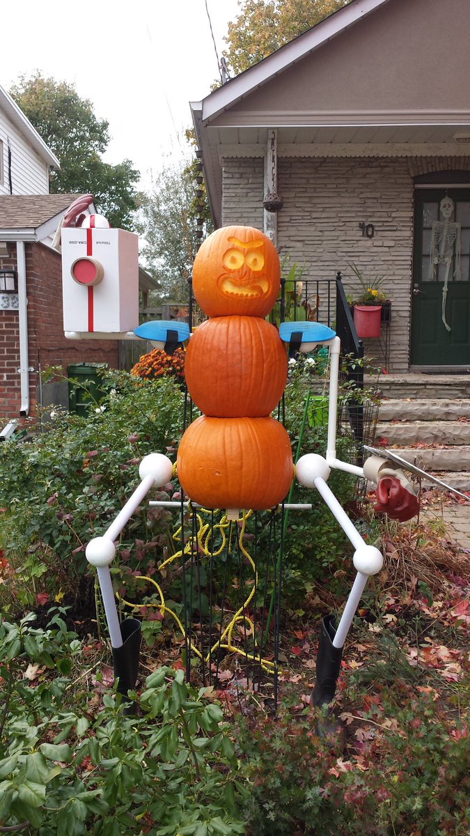 DemetraSamaras's tweet photo. And for the purists--no hair. #pumpkinrick @RickandMorty @danharmon @JustinRoiland #picklerick #rickandmorty https://t.co/ChkgFB1vyw