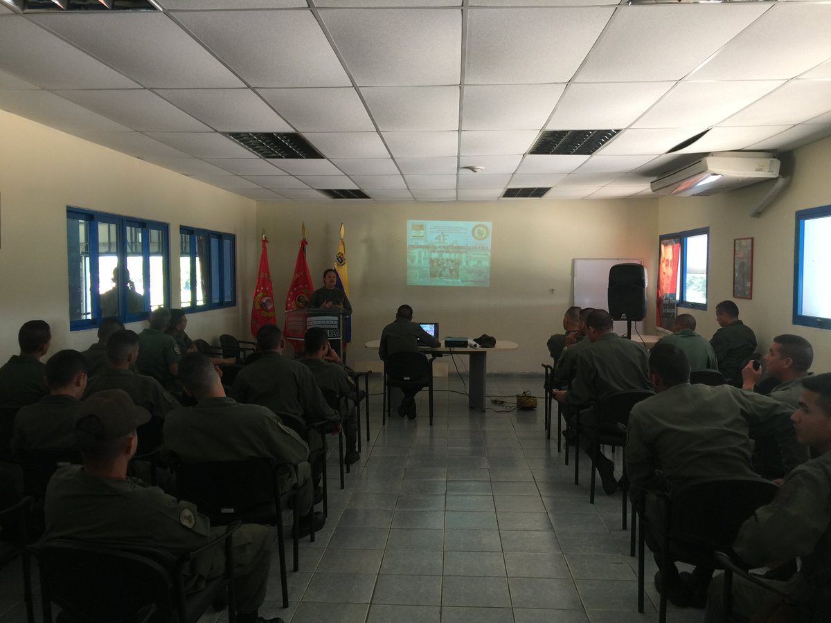 CEMAOOCCIDENTE's tweet photo. Personal del @CEMAOOCCIDENTE asiste a conferencia de conocimeinto de los puntos de recobro operacional dictada por el Cnel Luis Reyes Rivero https://t.co/2GIkovHATP