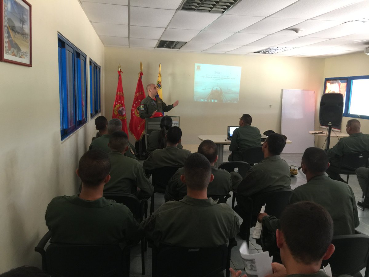CEMAOOCCIDENTE's tweet photo. Personal del @CEMAOOCCIDENTE asiste a conferencia de conocimeinto de los puntos de recobro operacional dictada por el Cnel Luis Reyes Rivero https://t.co/2GIkovHATP