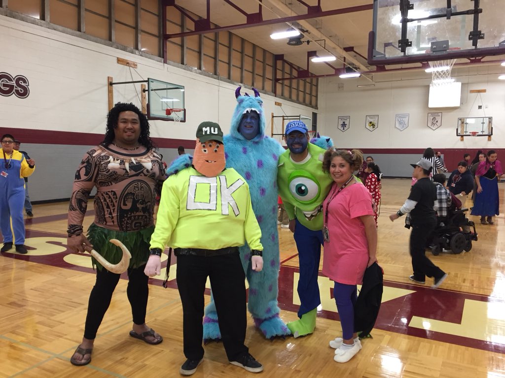 ms_calcagno's tweet photo. Some great costumes at to celebrate! #mortonpride https://t.co/3V24SQOzcR