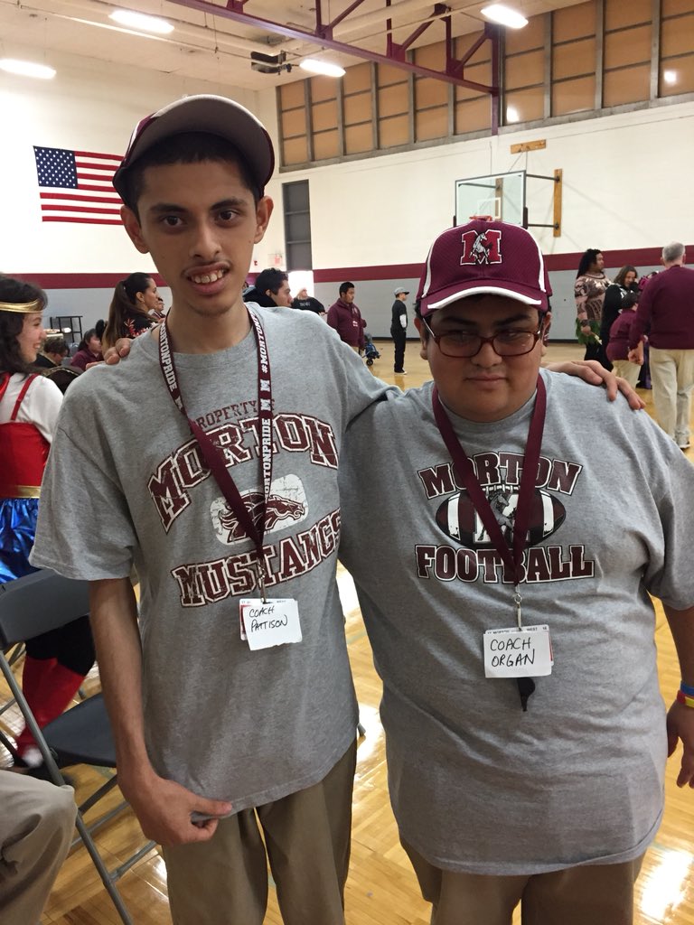 ms_calcagno's tweet photo. Some great costumes at to celebrate! #mortonpride https://t.co/3V24SQOzcR