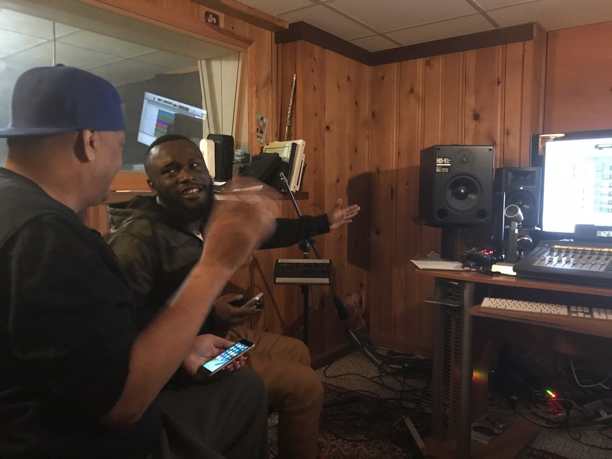Bluehouse100's tweet photo. 🎃 What a great time recording at Blue House Productions today! 🎃
      Thanks Michael Hicks and Olaolu Ajibade! https://t.co/g3PIPUjSZr