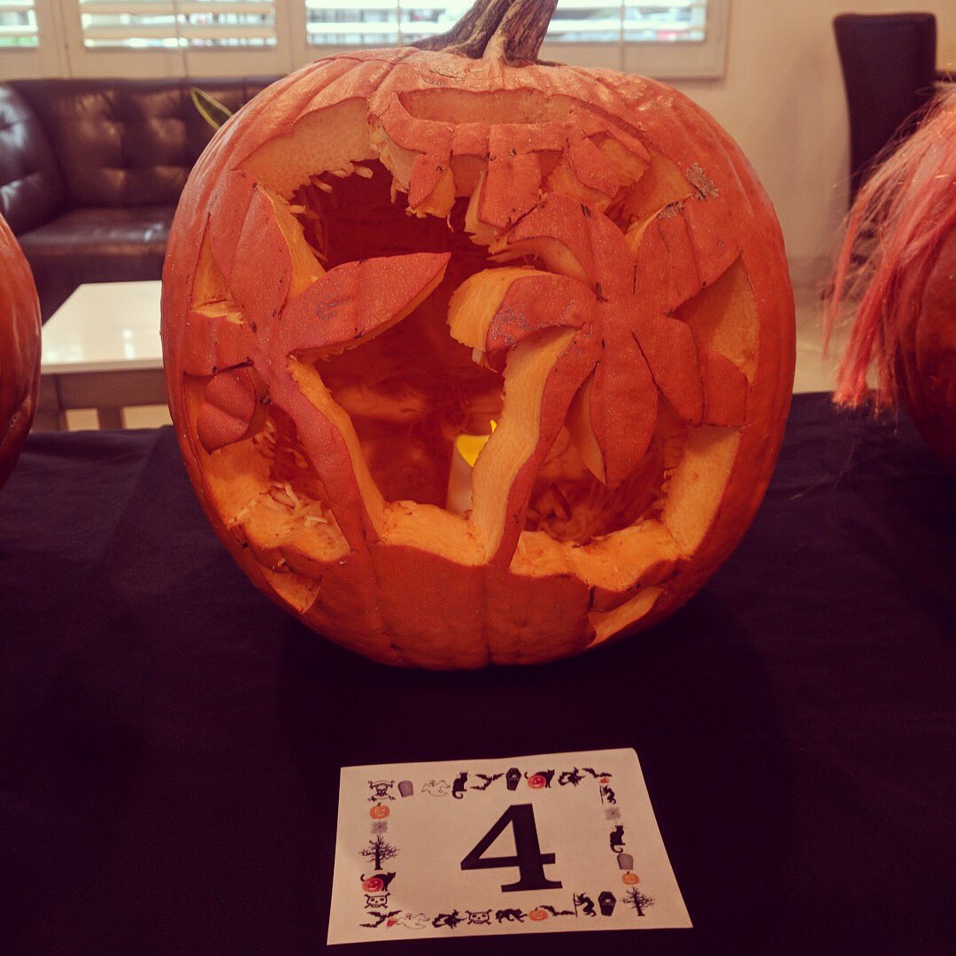 dayshotelhc's tweet photo. Happy Halloween! Flip through our Pumpkin Contest entries and vote your favorite! 🎃#daysinnhc #bartellhotels https://t.co/YpiRgVCRlQ