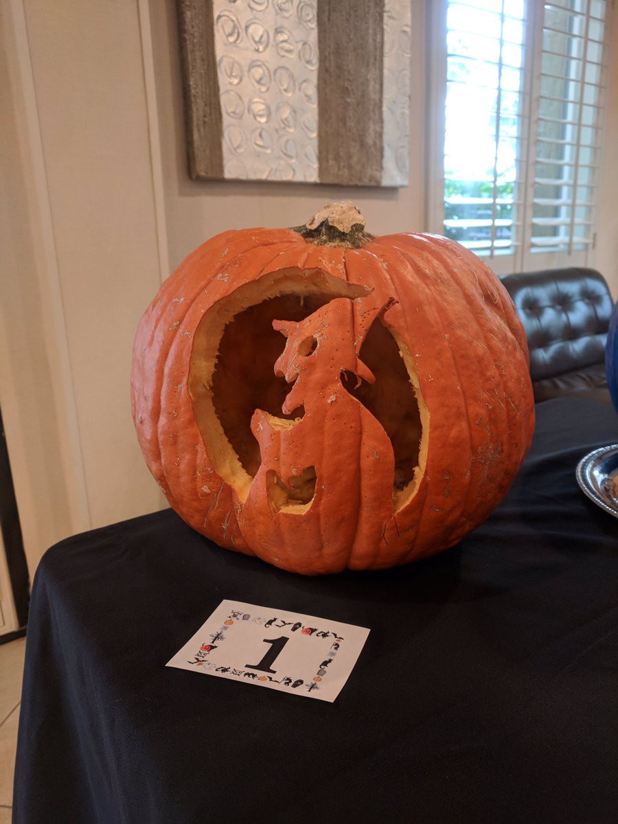dayshotelhc's tweet photo. Happy Halloween! Flip through our Pumpkin Contest entries and vote your favorite! 🎃#daysinnhc #bartellhotels https://t.co/YpiRgVCRlQ