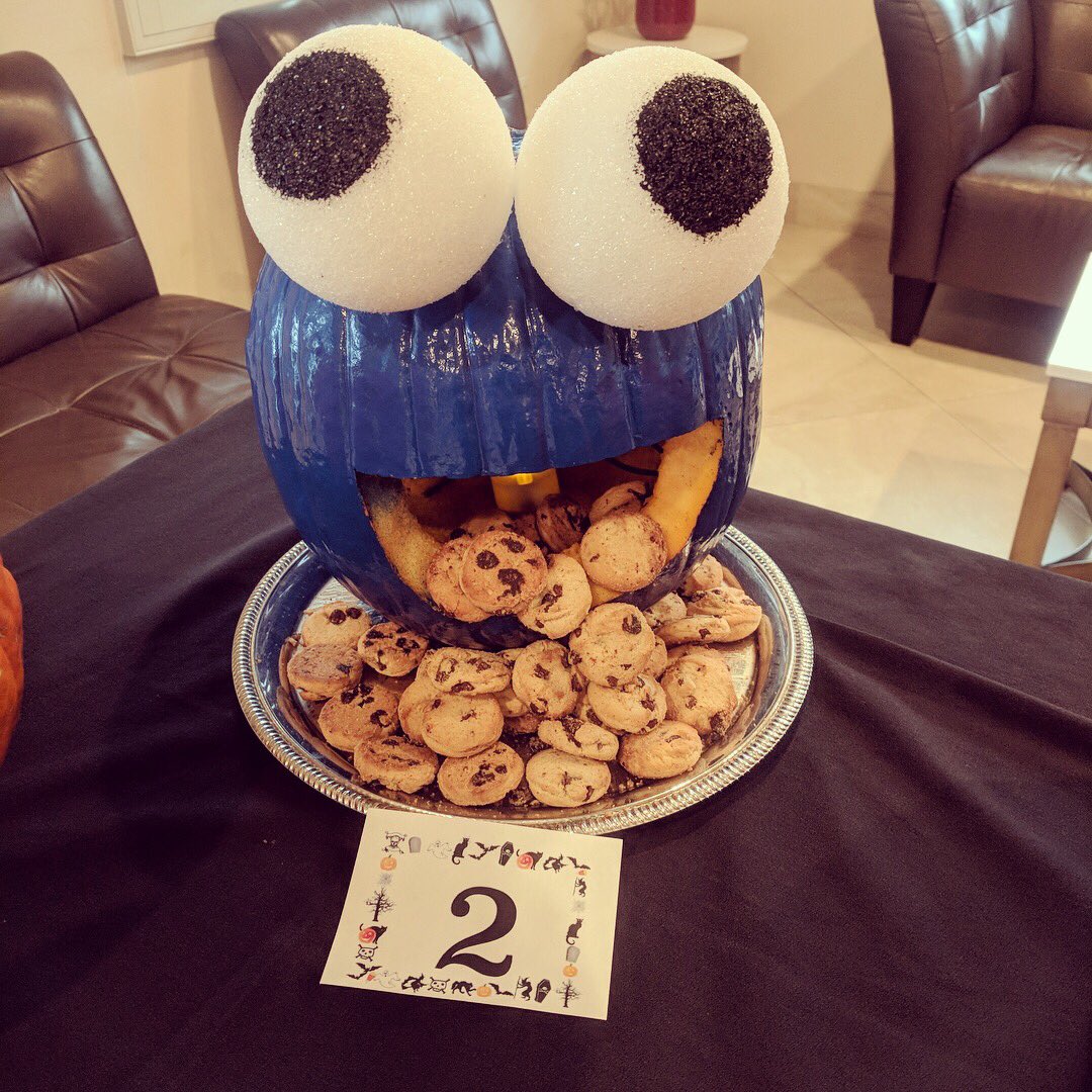 dayshotelhc's tweet photo. Happy Halloween! Flip through our Pumpkin Contest entries and vote your favorite! 🎃#daysinnhc #bartellhotels https://t.co/YpiRgVCRlQ