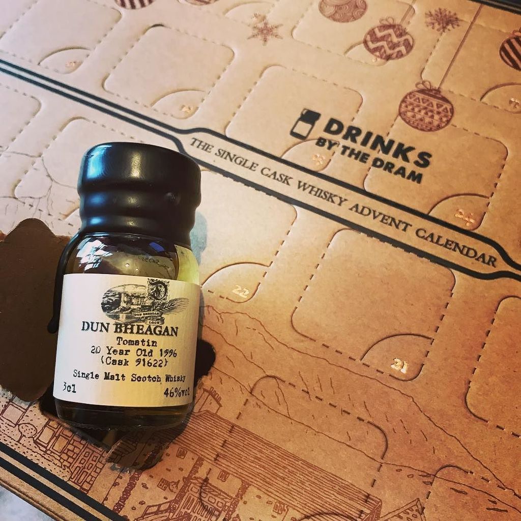 GreatDrams's tweet photo. Very intrigued by my #whiskyadvent calendar so heated and checked out the first dram in the #singlecask #adventcal… https://t.co/P6Im6pCtEH https://t.co/CJtoaqOOLb