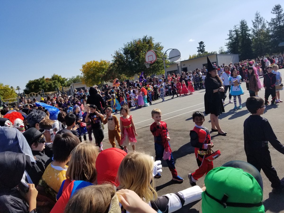 USDDanielle's tweet photo. Great costumes at Oster's Halloween parade &amp; fun TK centers. #usdlearns https://t.co/tk7deycoPX