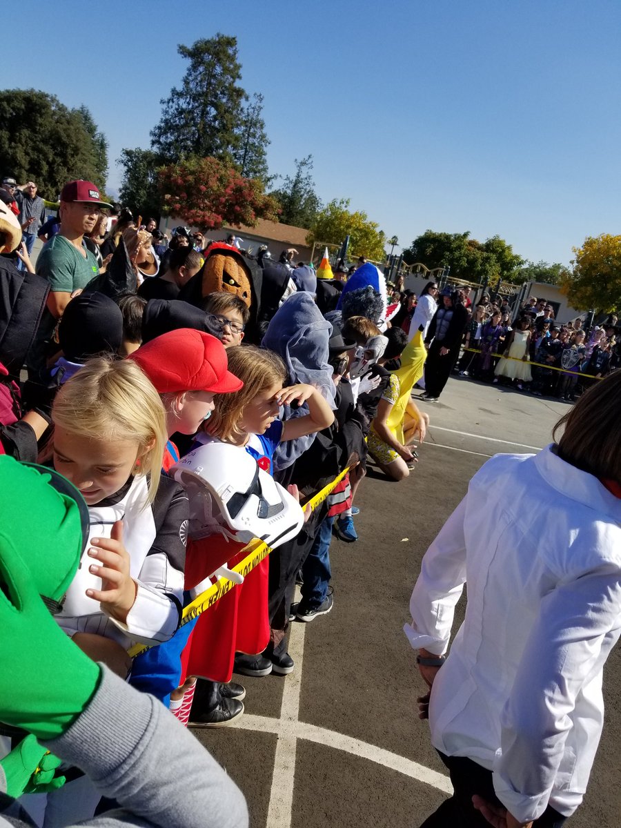 USDDanielle's tweet photo. Great costumes at Oster's Halloween parade &amp; fun TK centers. #usdlearns https://t.co/tk7deycoPX
