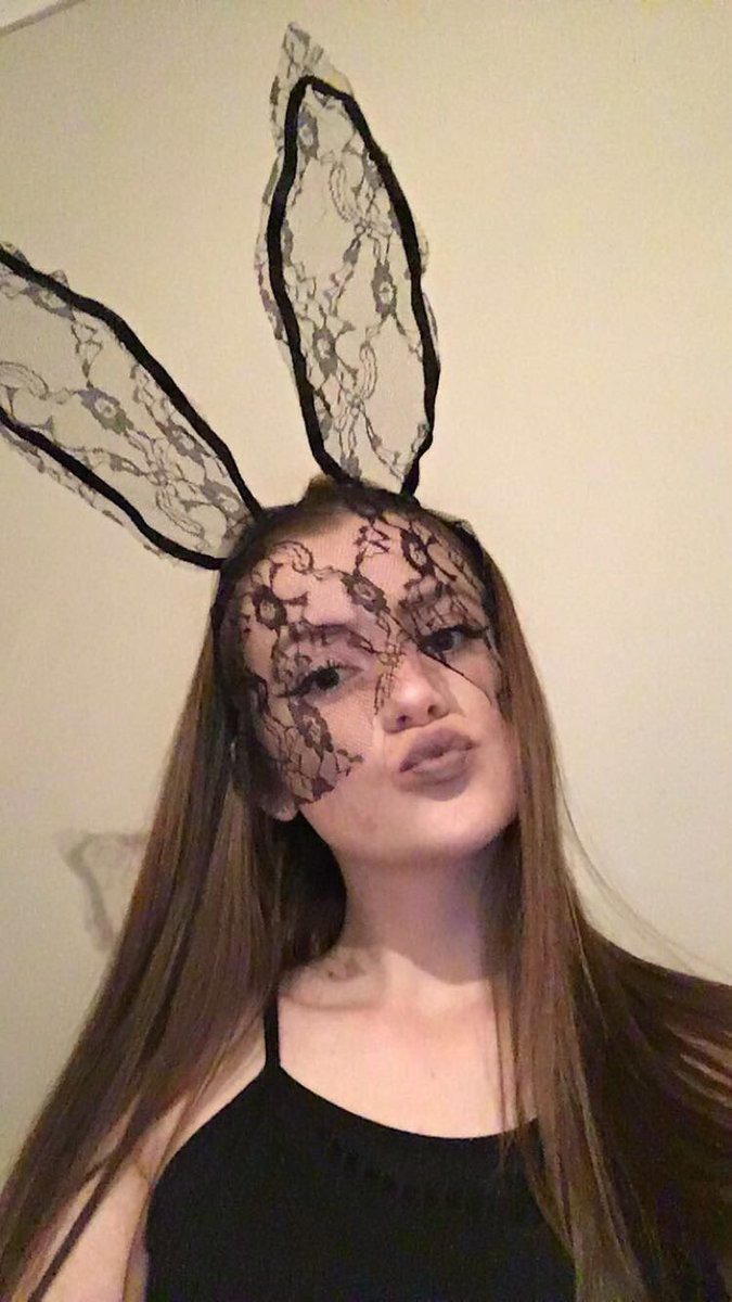 JennaRichards13's tweet photo. happy halloween @quisharose X https://t.co/H0EOVbwwle