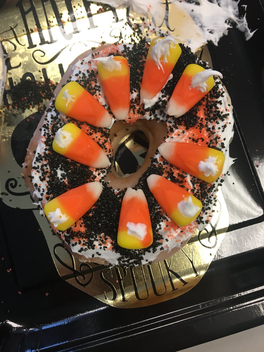 UtahNikkiWard's tweet photo. Whoever doubts the commitment of teachers should visit a school on Halloween! Thanks to our fabulous room parents for a fun afternoon! https://t.co/Y1NX7XIrlO