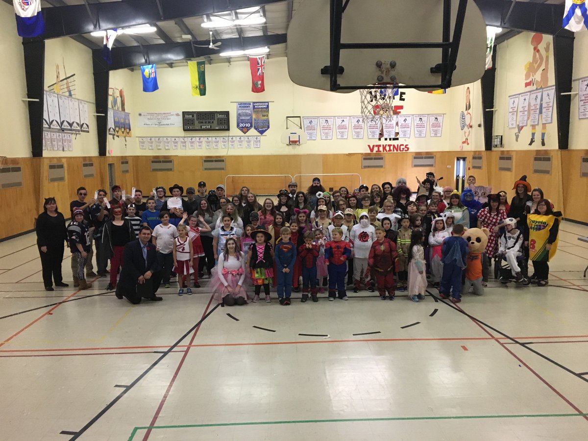 VAV_Vikings's tweet photo. How about the costumes today? #WetBandits https://t.co/2q4SgO1EC9