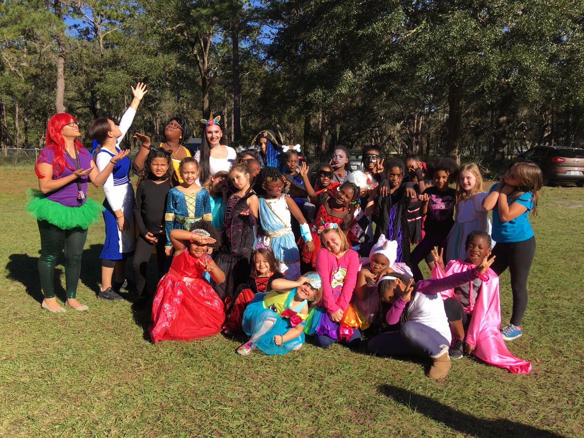 GirlsPlaceInc's tweet photo. 🎃😄👻🍬🍭🎃 #gp1p #allthehers https://t.co/6DJBafyUda