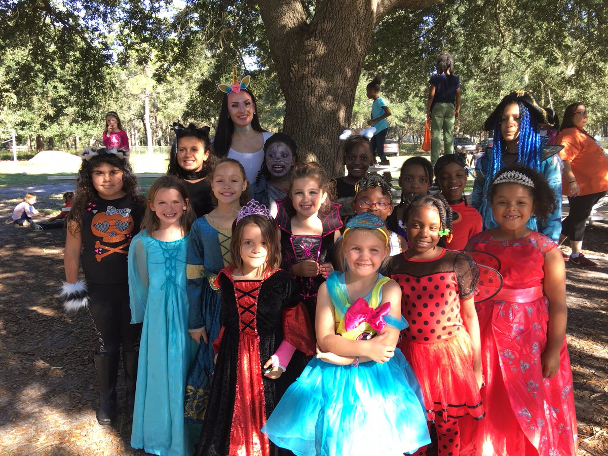 GirlsPlaceInc's tweet photo. 🎃😄👻🍬🍭🎃 #gp1p #allthehers https://t.co/6DJBafyUda